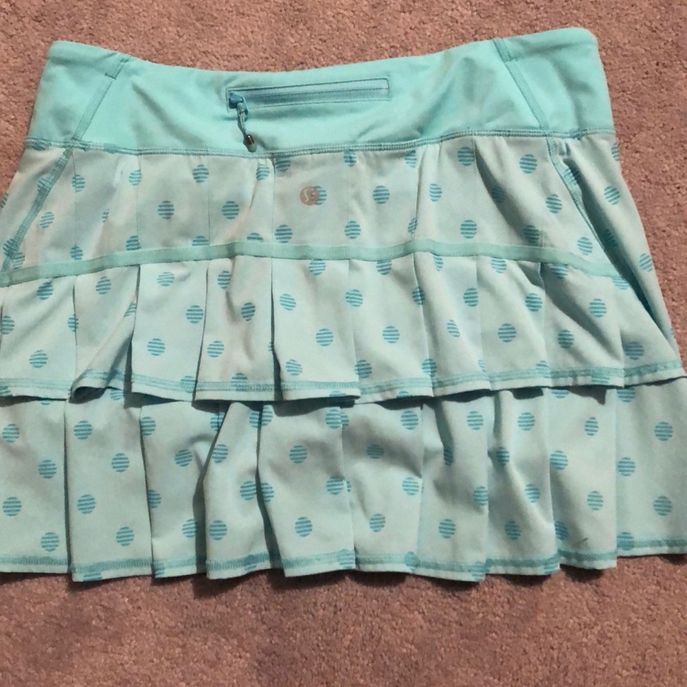 Lululemon Size 8 Tall Skirt